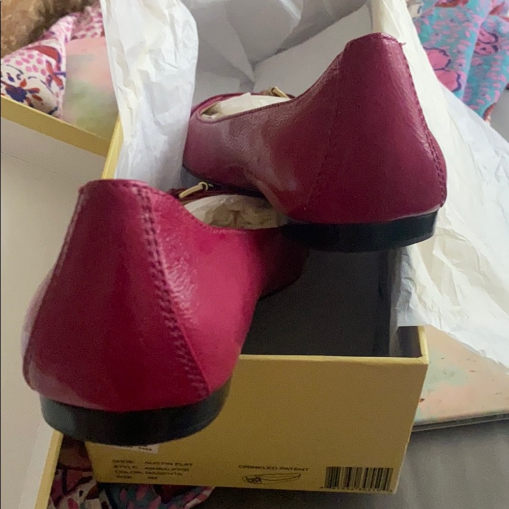 Michael Kors: Austin Flat Crinkled Patent Magenta - Picture 3 of 3